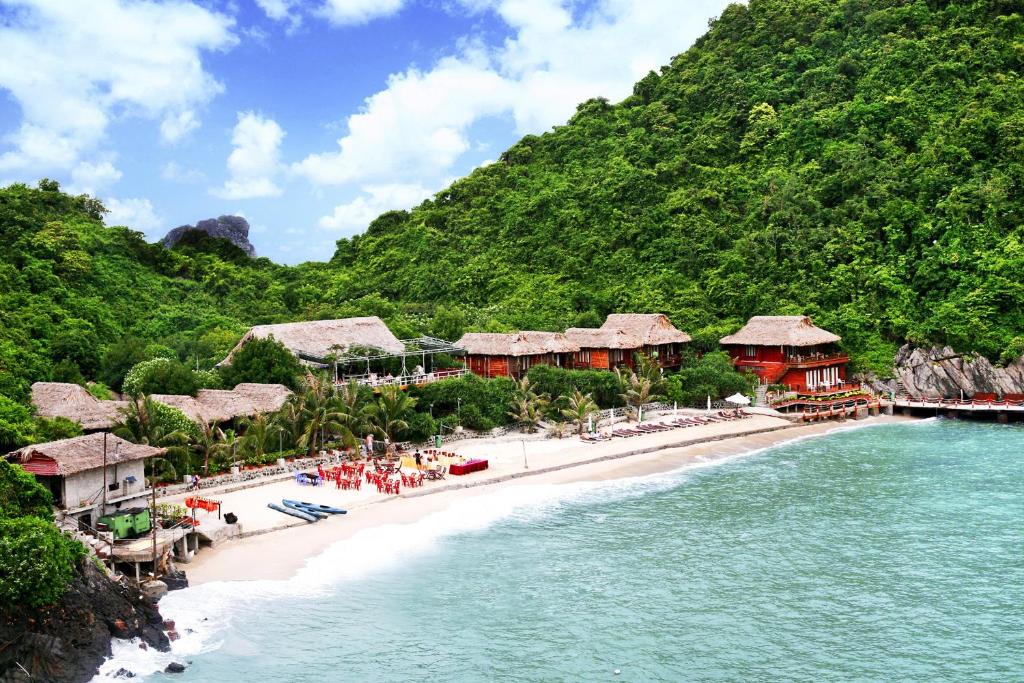 Review Monkey Island Resort